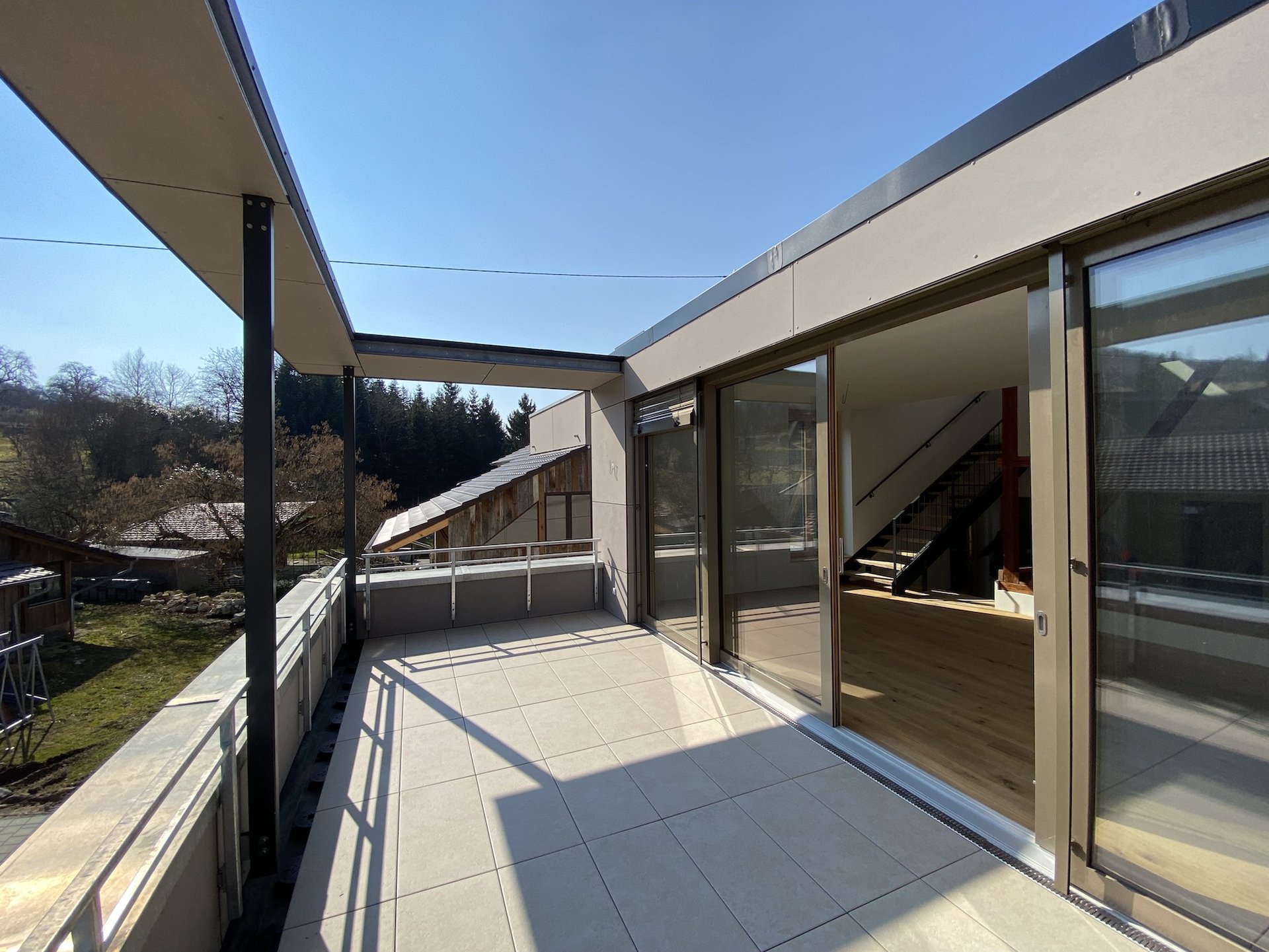 Umnutzung einer Scheune zum Mehrfamilienhaus in Holzbauweise in Kandern, Balkon